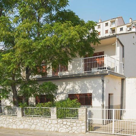 3 Bedroom Beautiful Apartment In Senj Senj  Extérieur photo